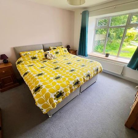 Self-Contained Ensuite Double Or Twin Bedroom In Pentir แบงเกอร์ ภายนอก รูปภาพ