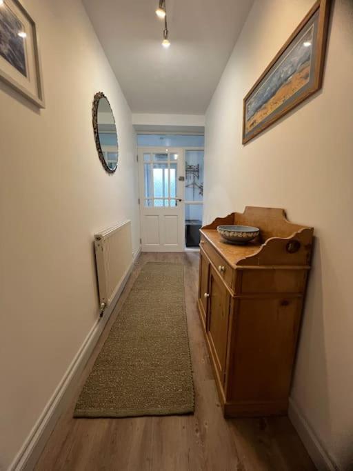 Self-Contained Ensuite Double Or Twin Bedroom In Pentir แบงเกอร์ ภายนอก รูปภาพ
