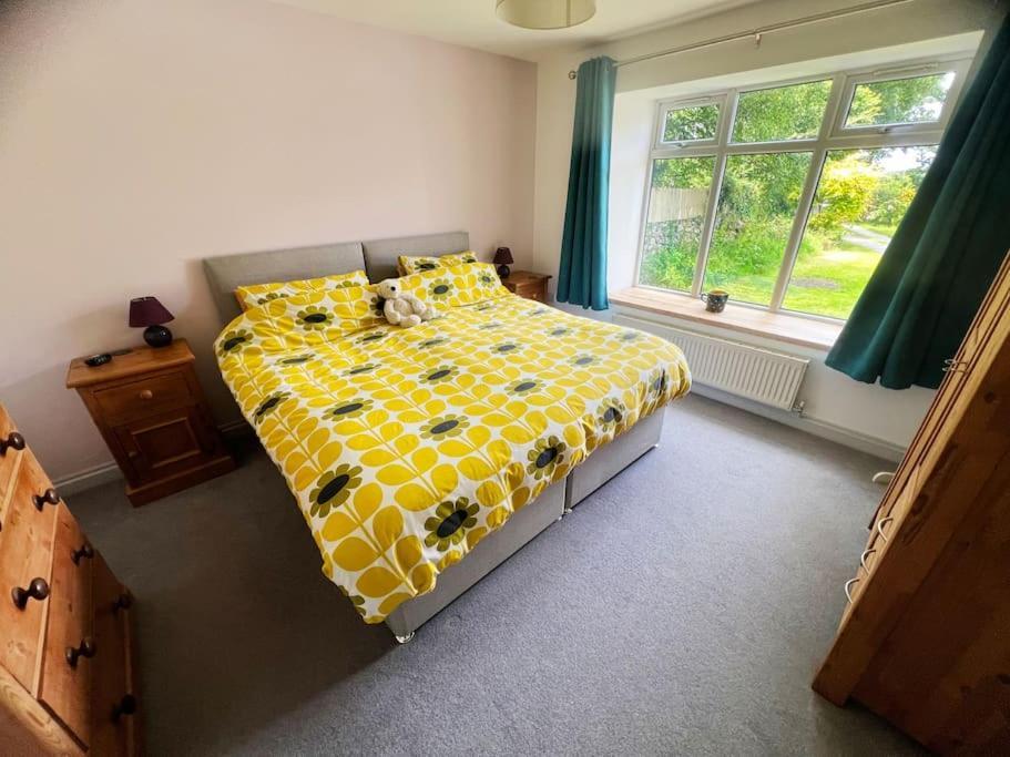 Self-Contained Ensuite Double Or Twin Bedroom In Pentir แบงเกอร์ ภายนอก รูปภาพ